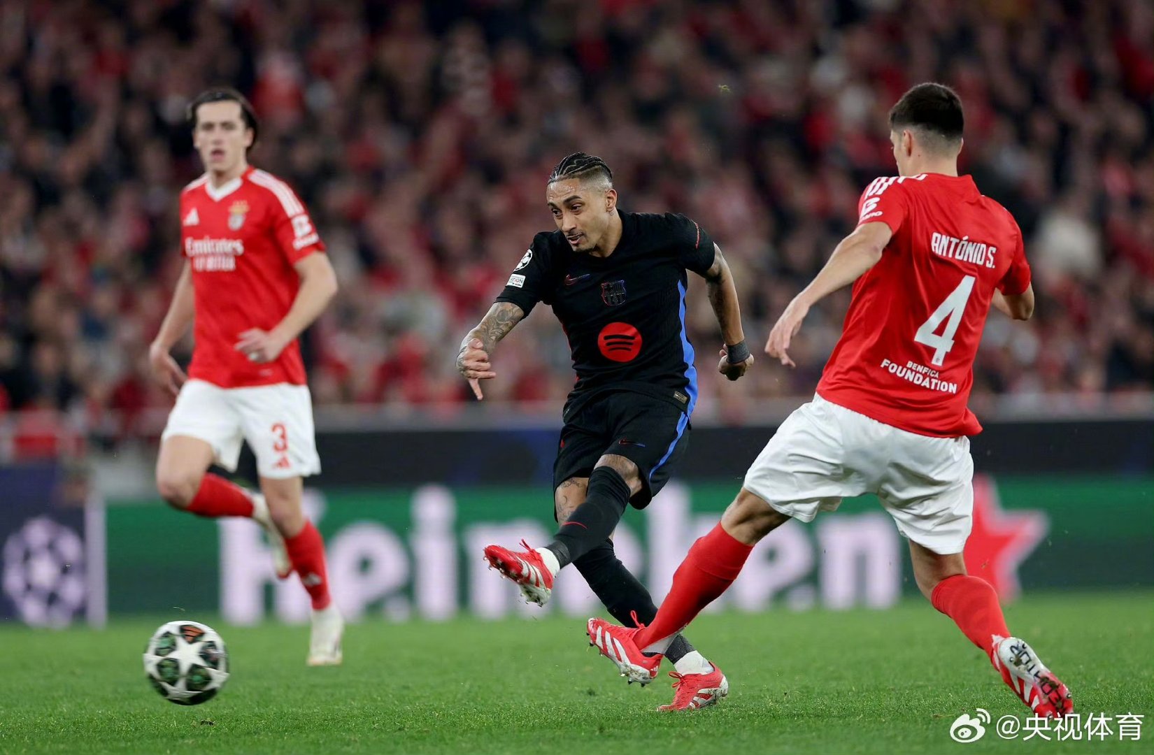 巴萨客场不敌,遭遇尴尬败绩 巴萨客场不敌,遭遇尴尬败绩