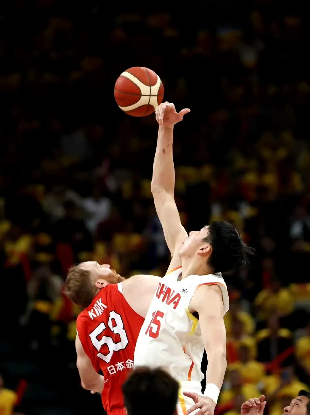 日本男篮鏖战掘金，特雷杨送出助攻