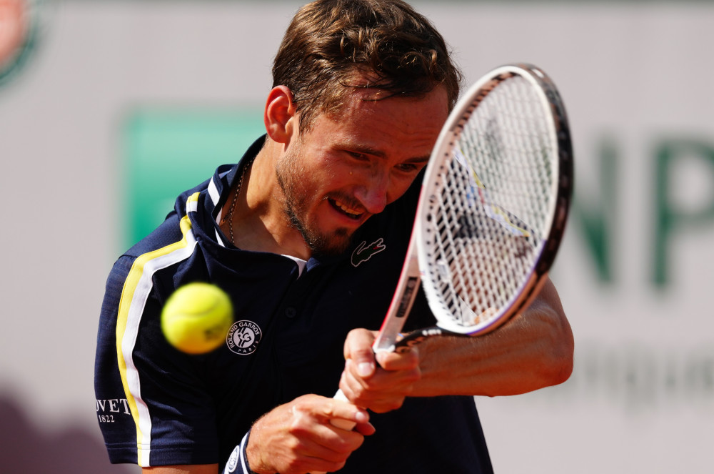 包含法国网球队横扫欧洲网球队，梅德韦杰夫惊艳世界的词条