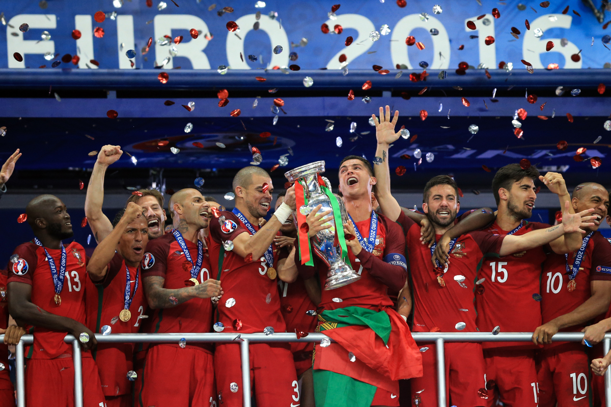 包含欧洲运动员技压群雄夺得奖牌称霸的词条