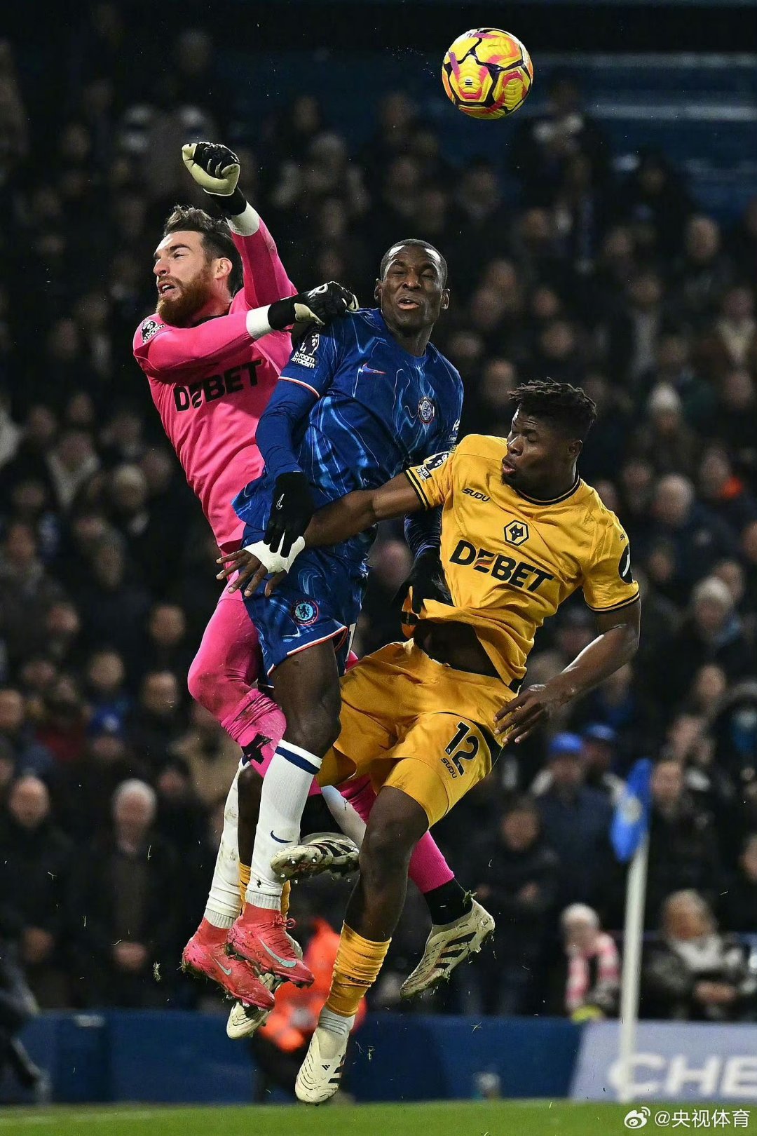 阿尔扎赫拉打破对手防线，赢得比赛