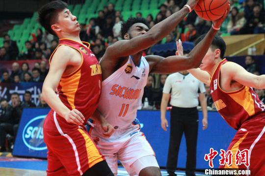 湖南男篮展现出色发挥，斩获宝贵胜利