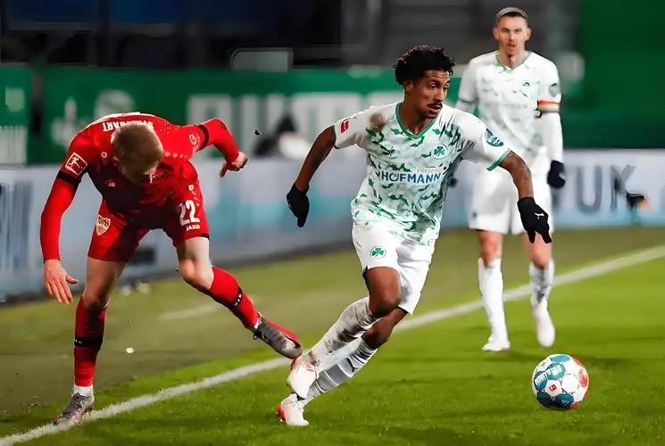 关于门兴格拉德巴赫再胜柏林赫塔，中游积分的信息