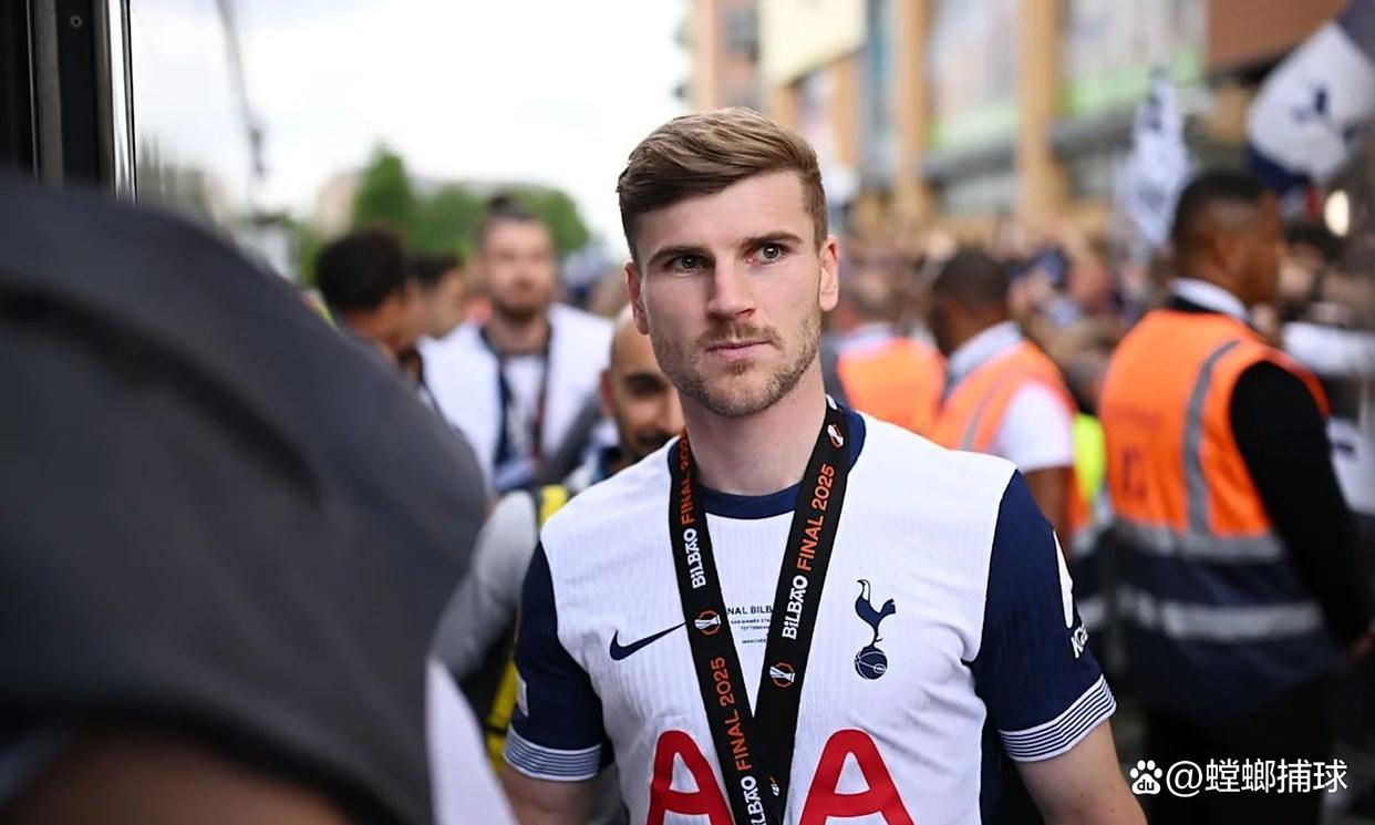 包含柏林赫塔击败门兴格拉德巴赫，赢得关键胜利的词条