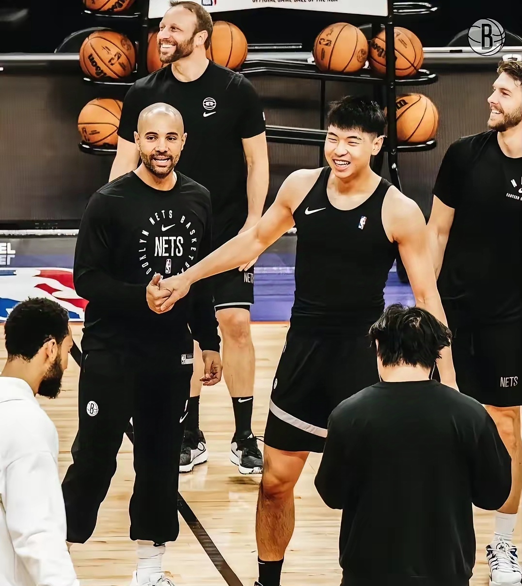 PG电子官方-篮网队大胜对手，全队士气高涨的简单介绍