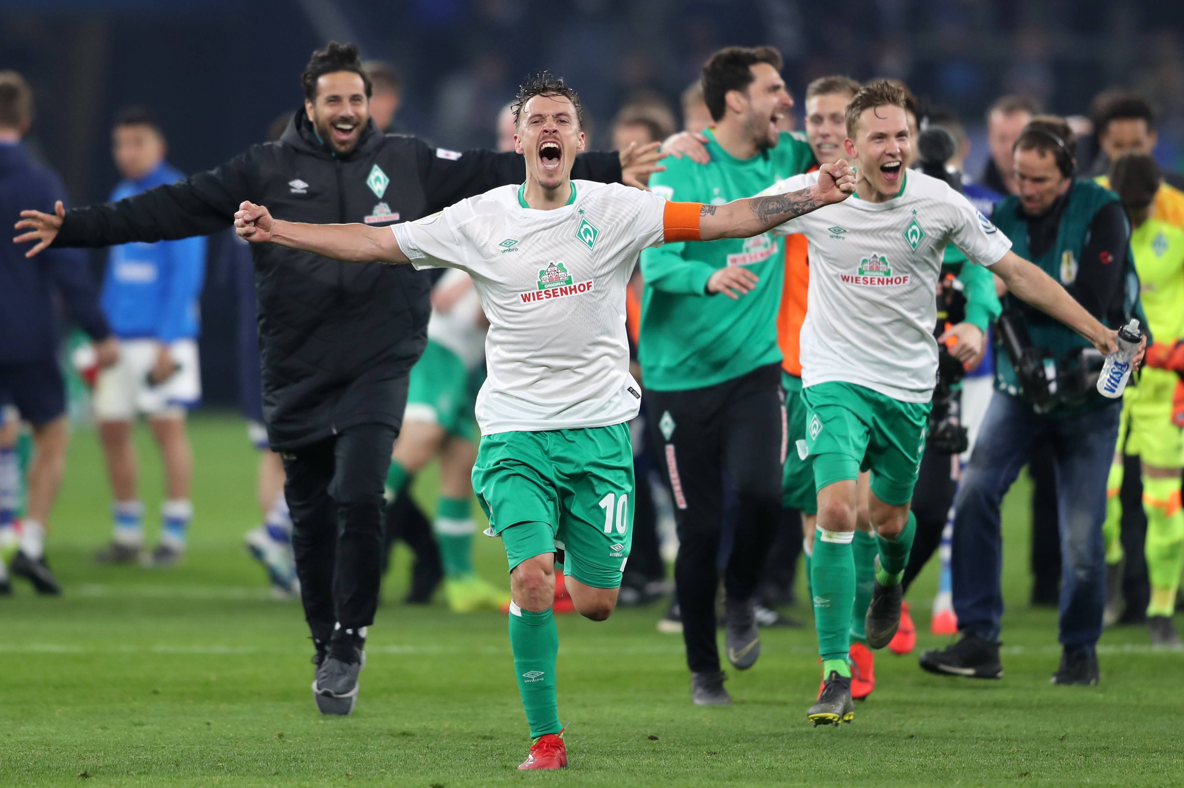 包含大比分胜出，球队士气高涨备战下一场的词条