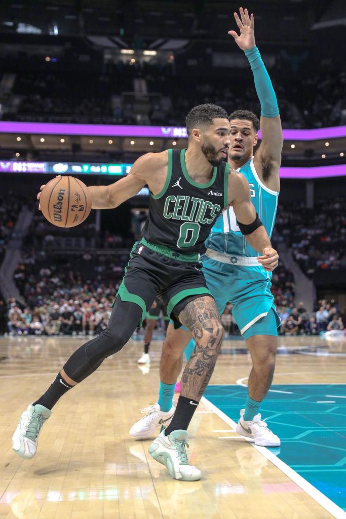 PG平台-包含广东队翻盘魔术，塔图姆高光表现的词条