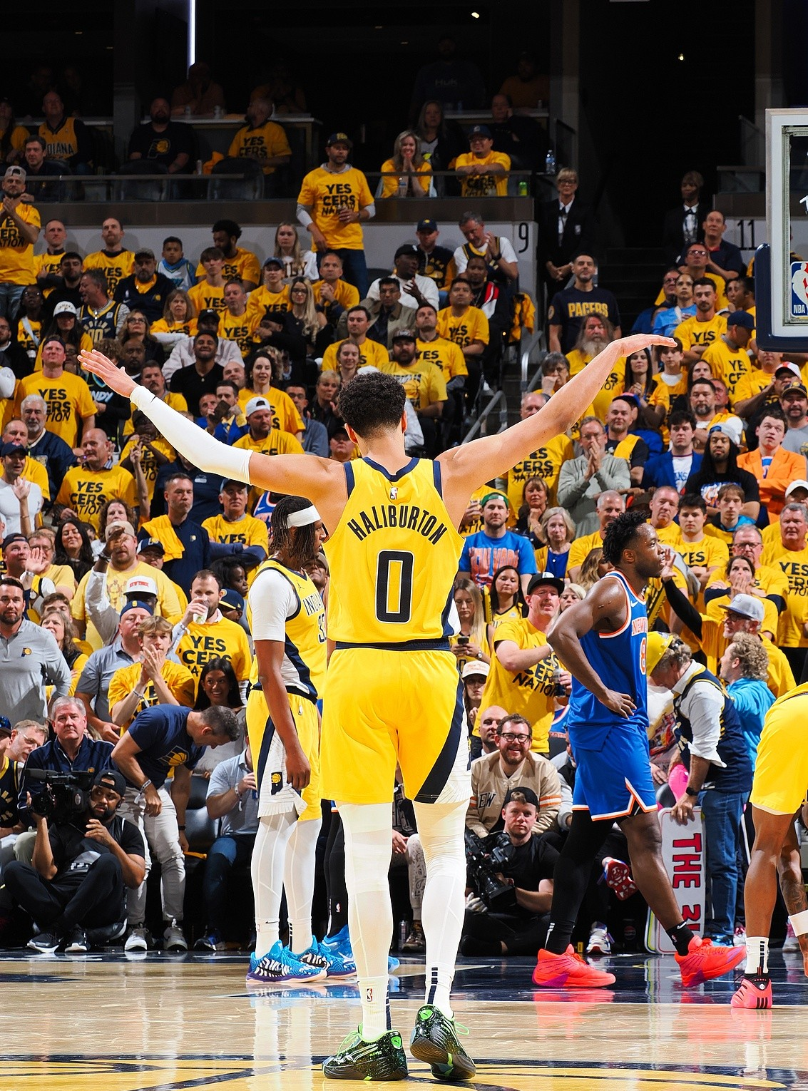 尼克斯横扫步行者，詹姆斯点燃赛场