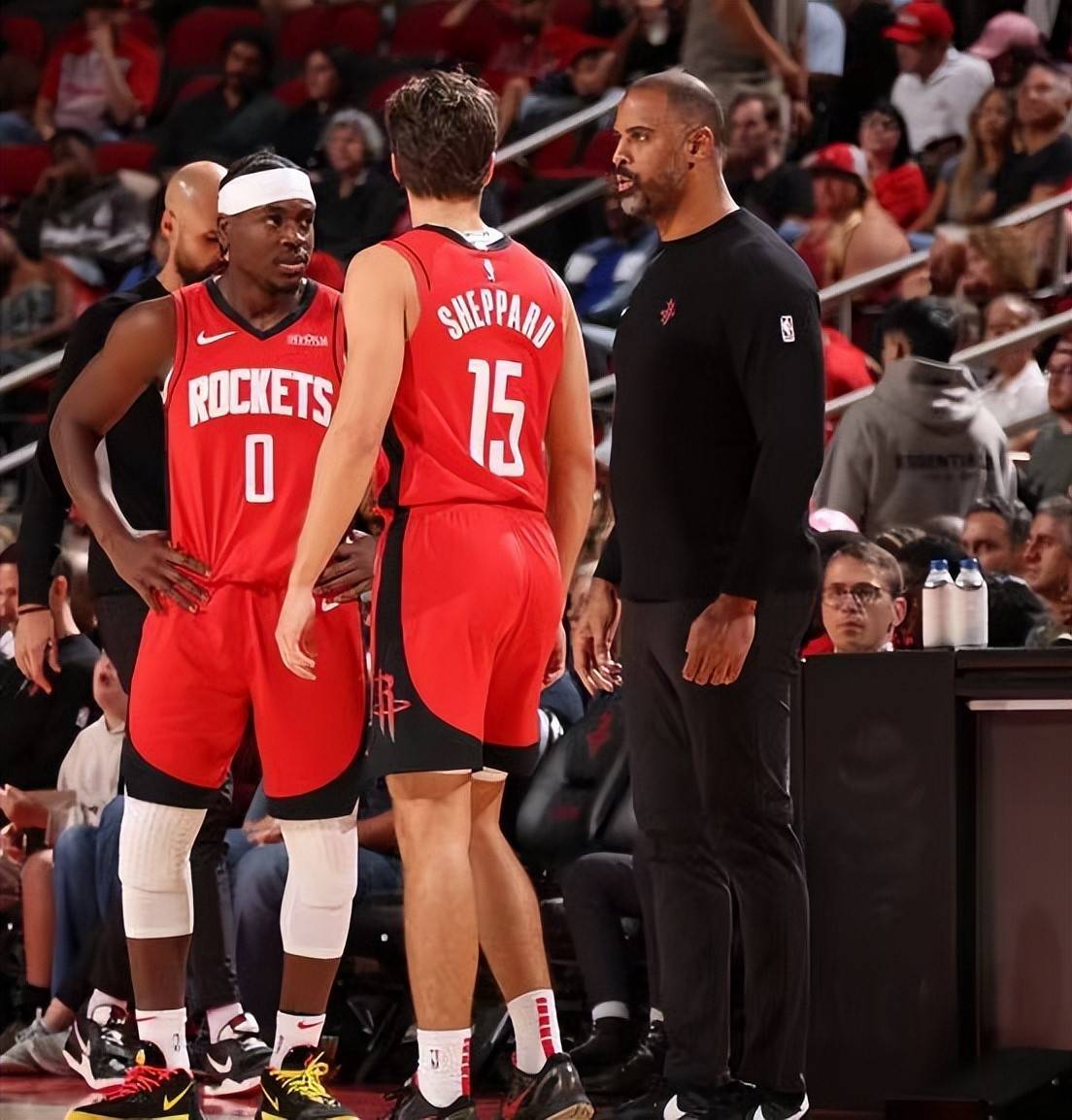 关于火箭血洗篮网B队，布拉德利统治全场的信息