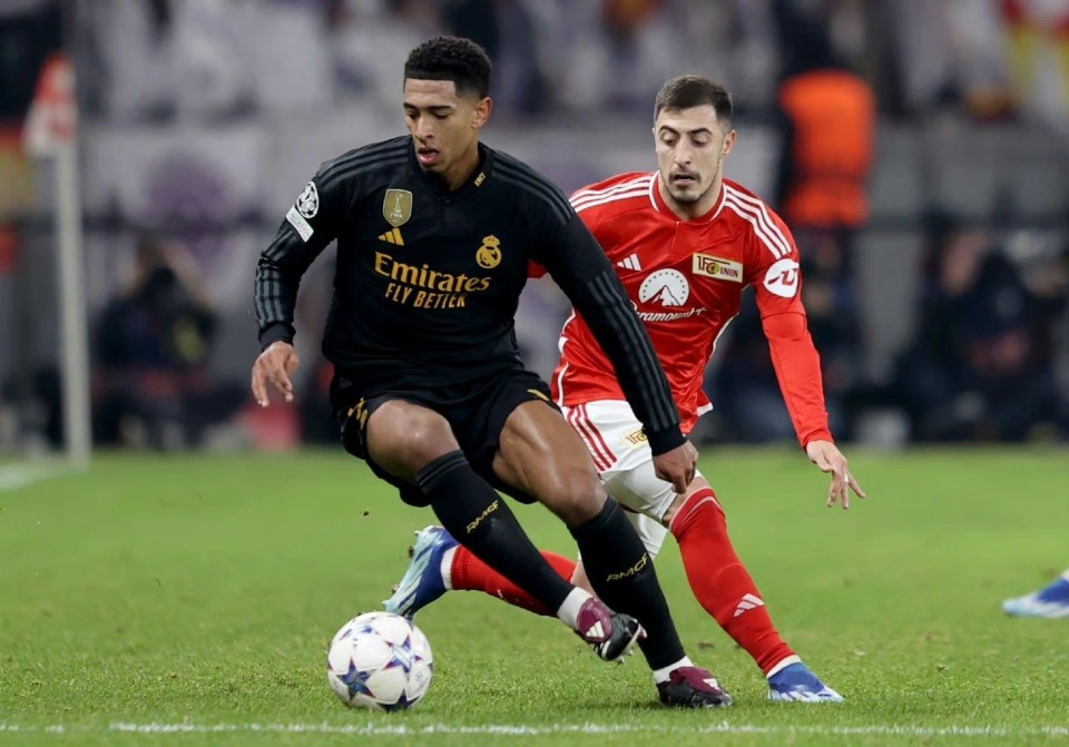 瑞典横扫曼联，莫德里奇统治全场