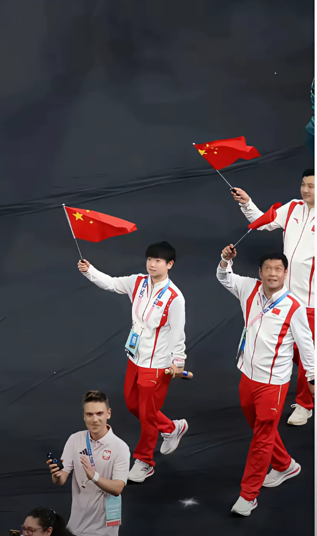 PG游戏下载-队员默契配合，合作取得佳绩