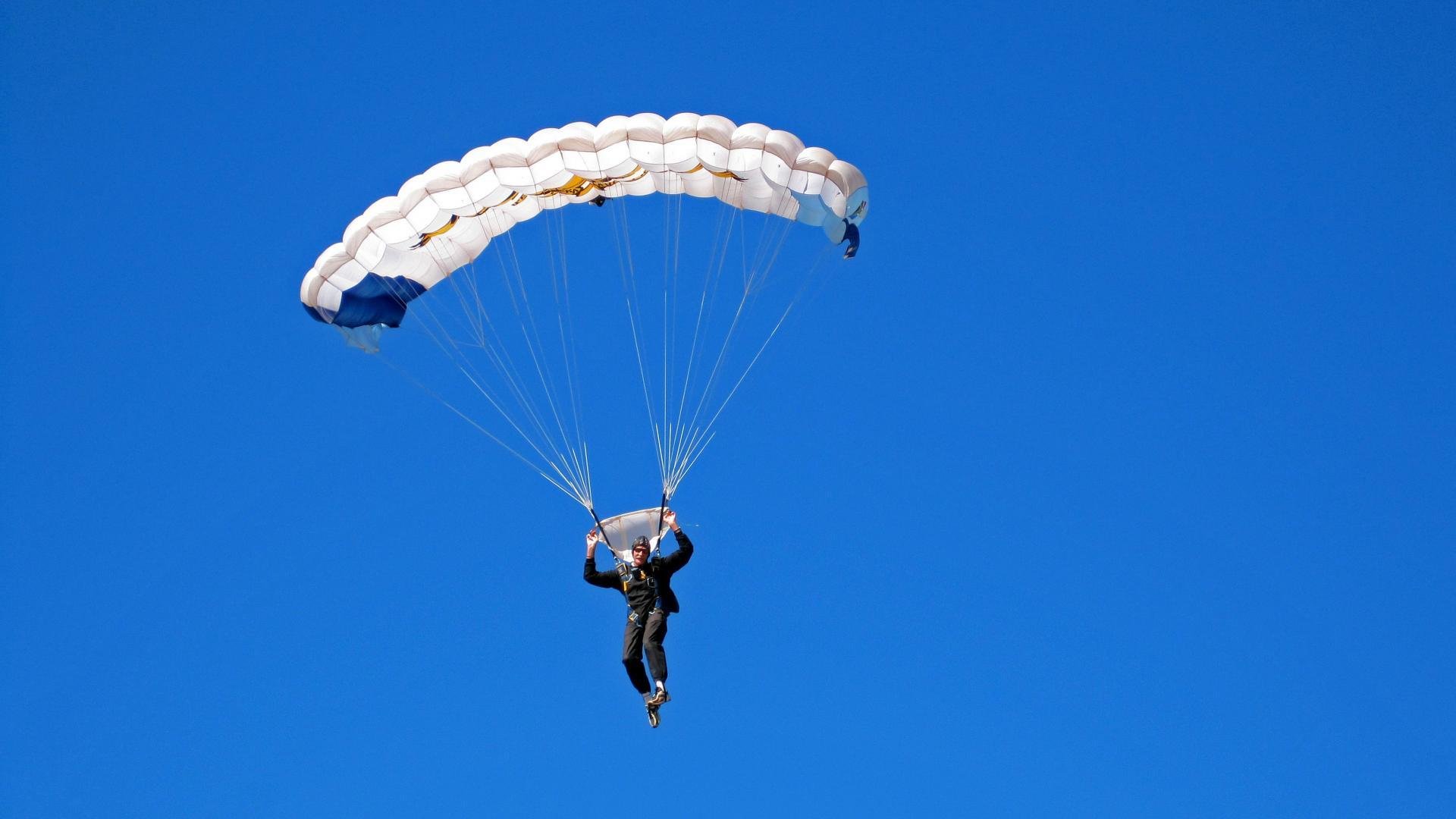 足球与乒乓的胜利交响，法国队轻取波兰，王皓刷新纪录的跨时空对话