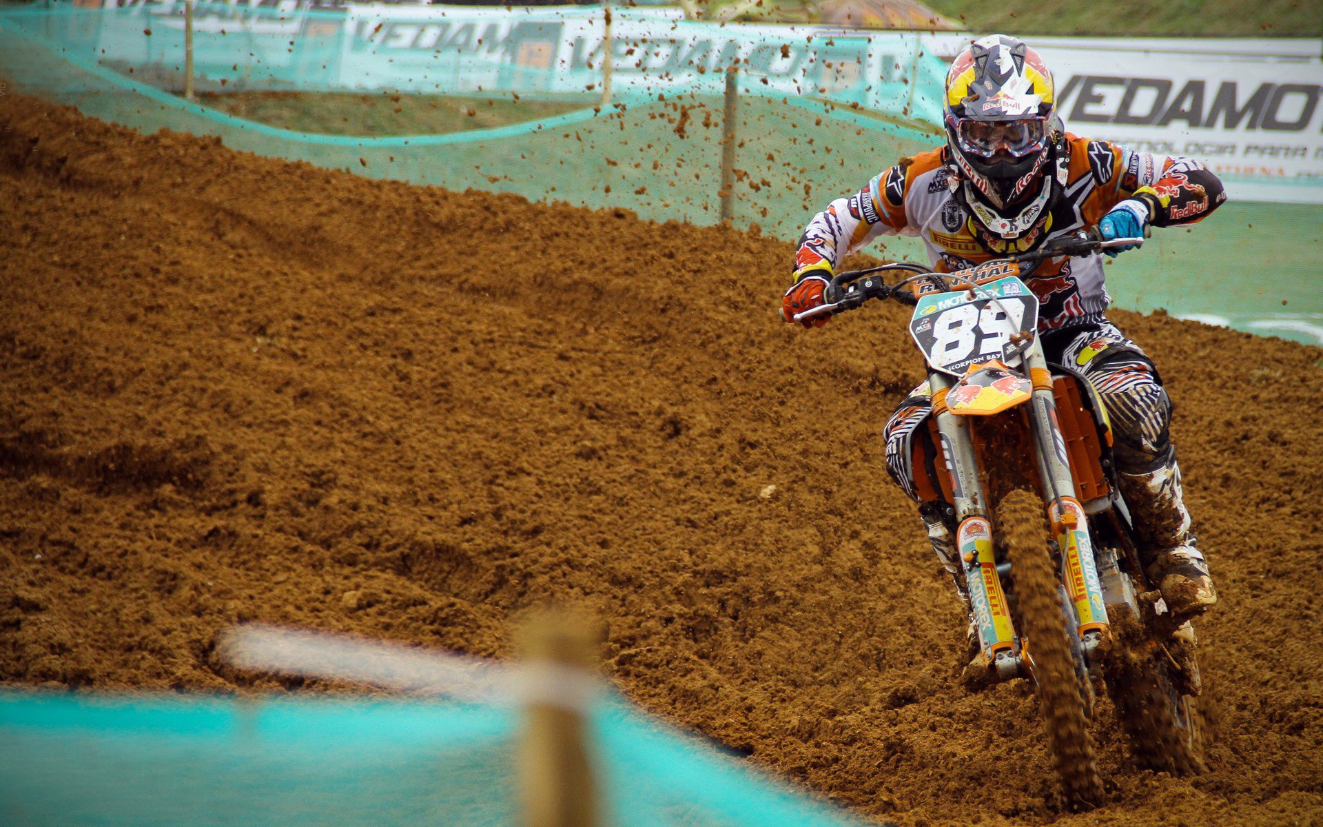 青春风暴席卷斯坦福桥，马丁内利独舞，哥伦比亚式逆转震撼蓝桥